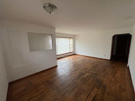 3rd image of 5502 Cadieux Rd