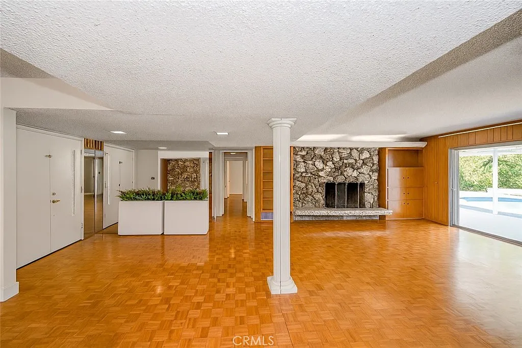 4 bed, 3.5 bath, 2729 sqft, $5,300 — Photo 2
