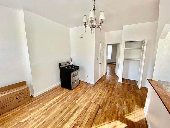 4th image of 624 Lafayette Ave #2