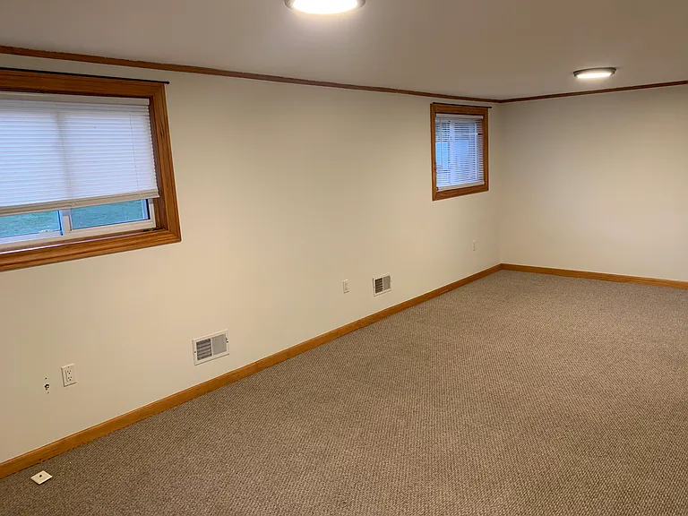 8346 N Grace St — Photo 10