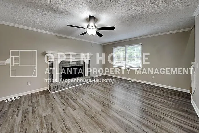 2671 Ashley Dr N — Photo 3