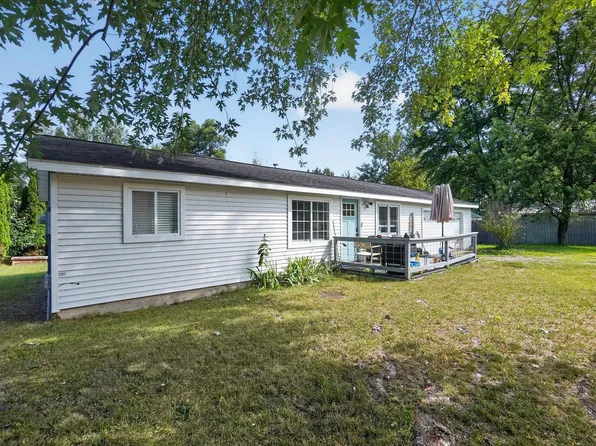 1790 Lakewood Dr, Crystal, MI 48818