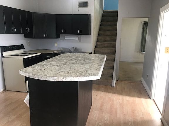 3rd image of 132 East St