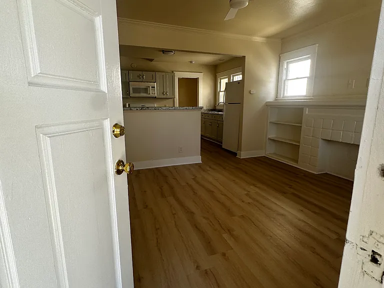 1523 E 9th St #1523 — Photo 3