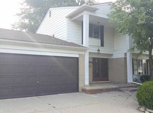 33225 Chatsworth Dr, Sterling Heights, MI 48312