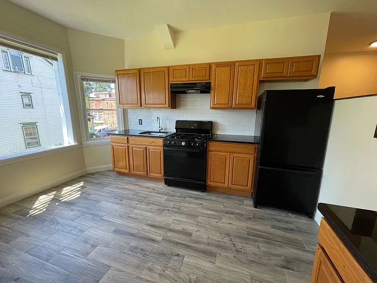 160 Grand St #A — Photo 4