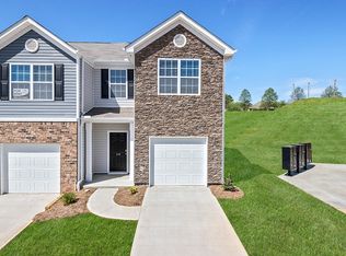 28 Moorlyn Ln, Greer, SC 29650