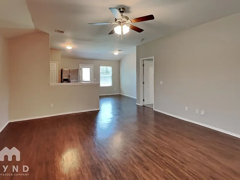 1724 Lanesboro Dr — Photo 5