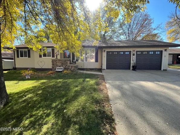 1614 2nd Ave NE, Watertown, SD 57201