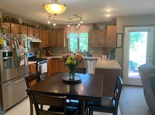 1402 Country Meadows Dr, Waverly, IA 50677