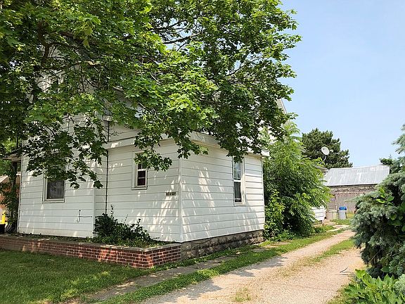 3rd image of 17 Sanford St