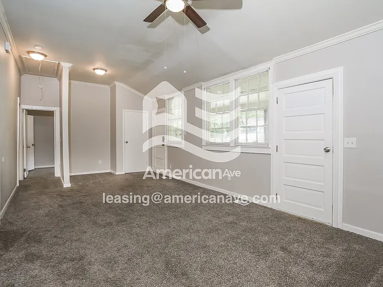 92493_002_living_room_12823428.jpg