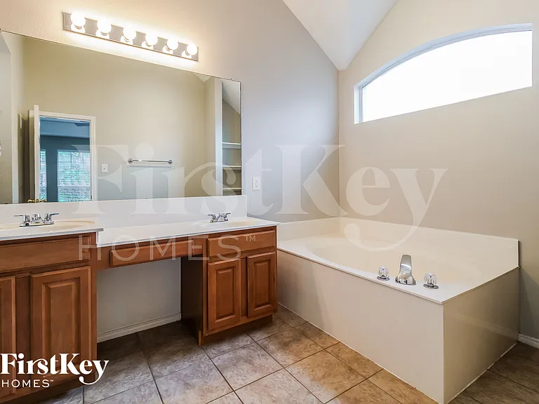 1233 Logan Dr — Photo 11