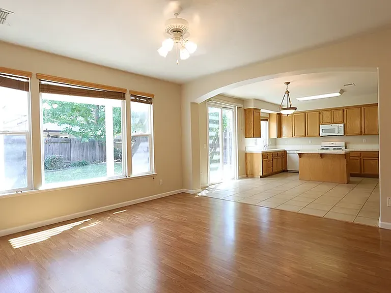 1908 Terracina Cir — Photo 4