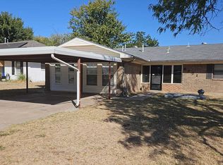 5701 NW Chestnut Ln, Lawton, OK 73505