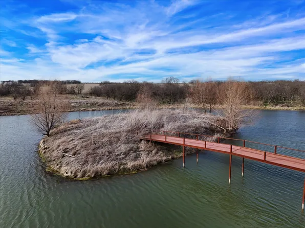 9784 County Line Rd S, Axtell, TX 76624