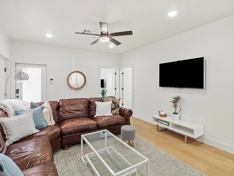 224 W Symmes St #201 — Photo 9