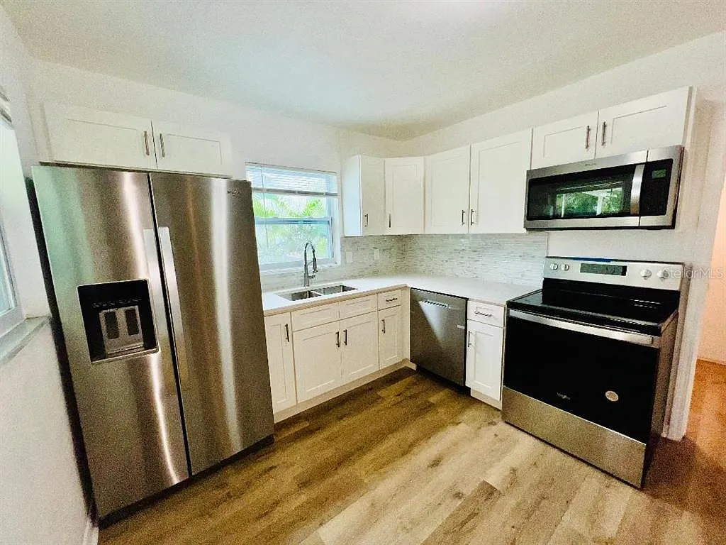 2 bed, 1.0 bath, 1053 sqft, $2,200 — Photo 4