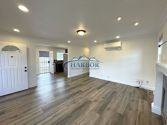 4th image of 1226 W Don St