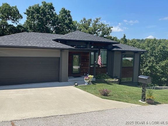 2nd image of 5 Deer Hollow Dr