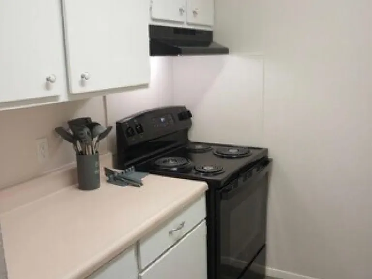 611 SW Bishop Rd #1 — Photo 9