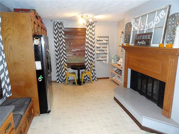 5th image of 726 Woodlawn Dr
