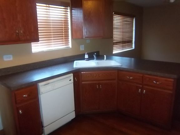 3rd image of 738 Newell Ave