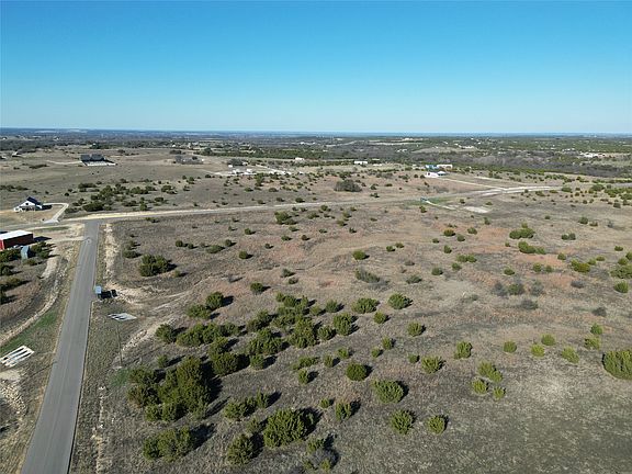 4th image of 526 Mountain Hollow Dr