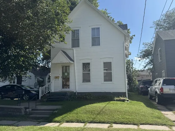 321 W 8th St, Fremont, NE 68025