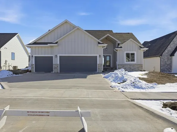 420 NW Red Oak Ct, Waukee, IA 50263