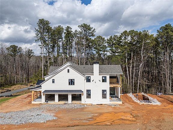 4th image of 245 Heatherton Way