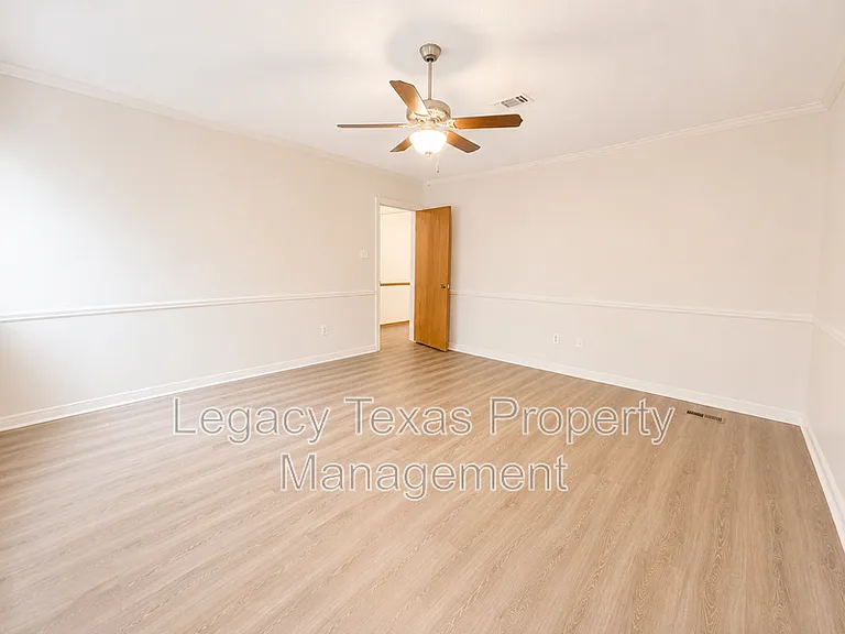 1203 Stonelake Dr — Photo 13