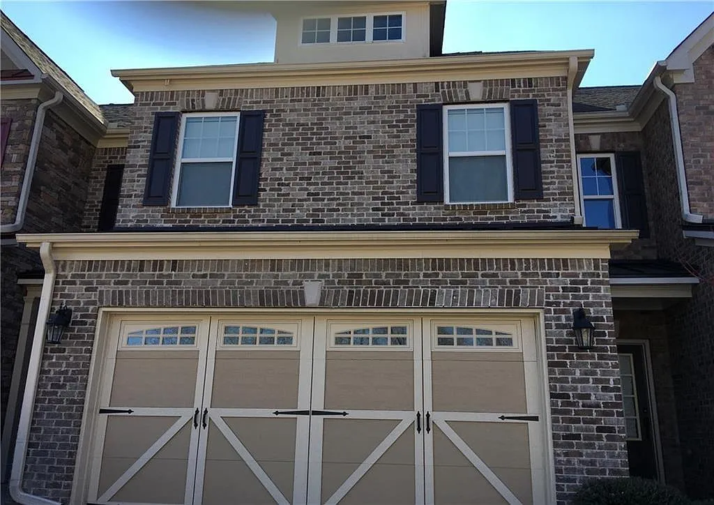 3 bed, 2.5 bath, 1913 sqft, $2,650 — Photo 2
