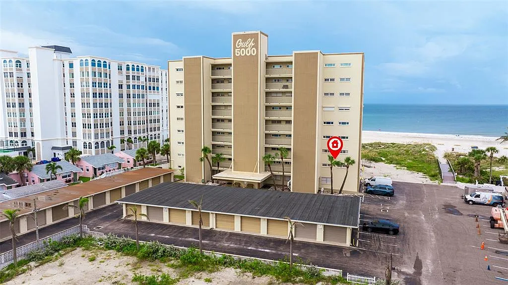 2 bed, 2.0 bath, 1420 sqft, $3,500 — Photo 2