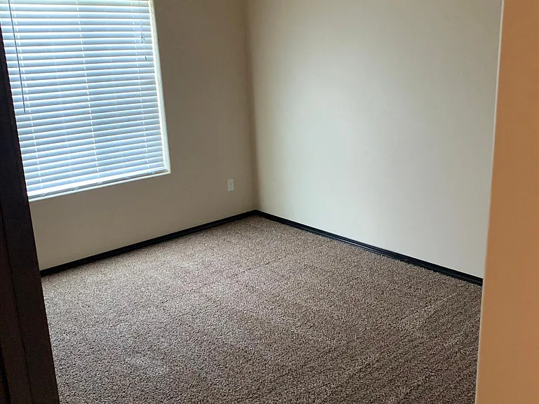 2310 W Jay St — Photo 9