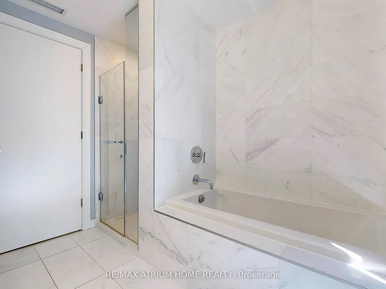 1 Gloucester St #715 — Photo 27