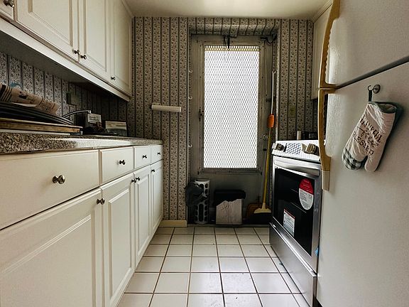 2nd image of 4056 Lake Osborne Dr APT 1