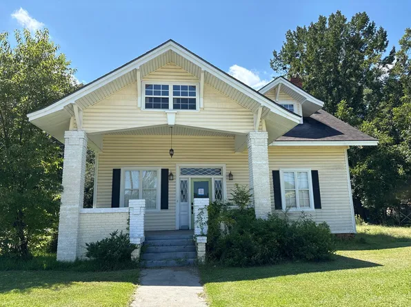 313 S Walnut St, Pamplico, SC 29583