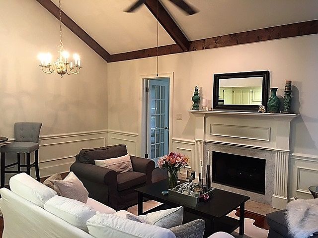 Living room with gas firepla