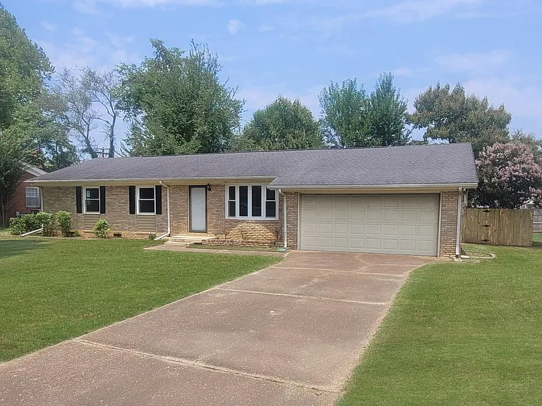 2021 Greenbrier Rd — Photo 1
