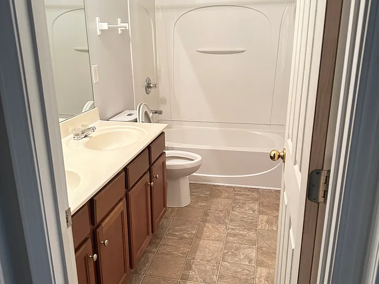 Full Bathroom 1