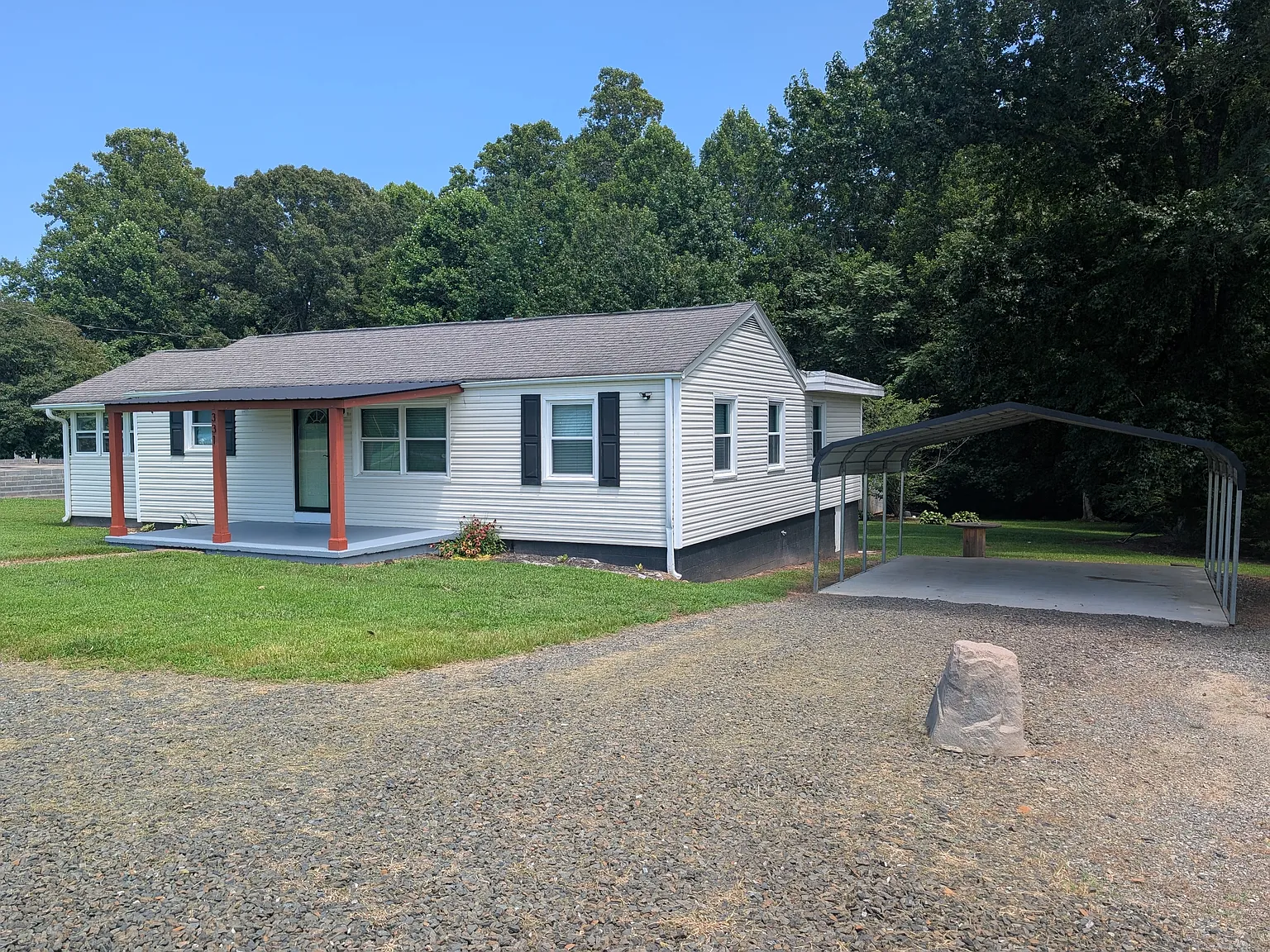 3 bed, 1600 sqft, $1,700 — Photo 2