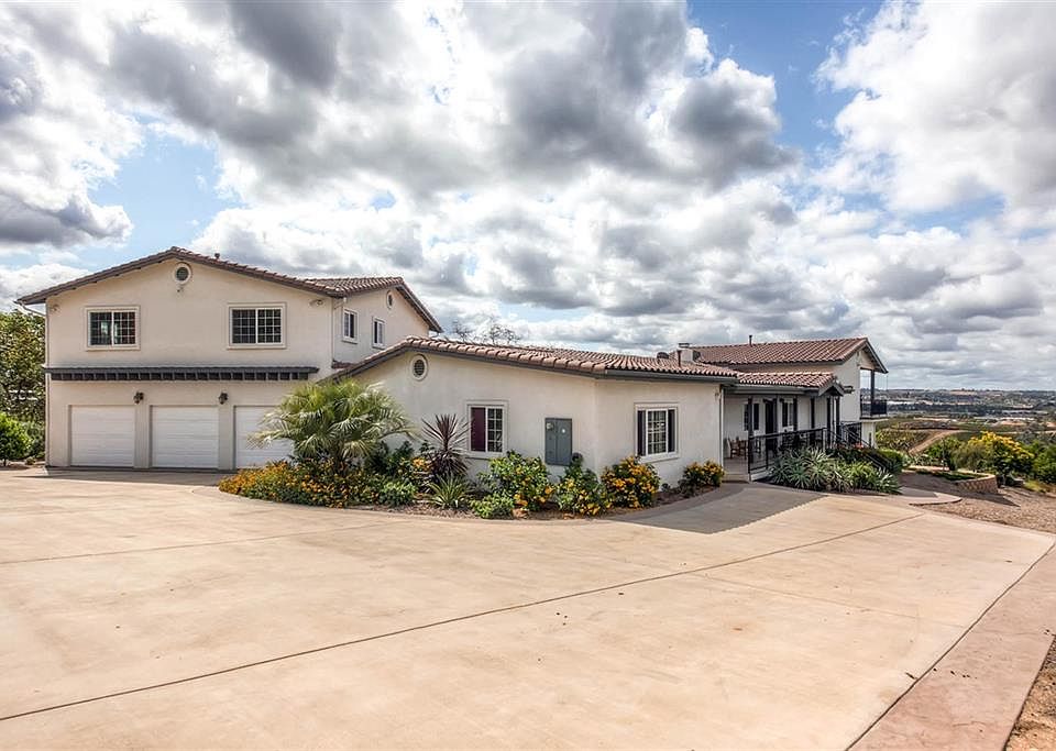 1st image of 6076 Las Tunas Dr