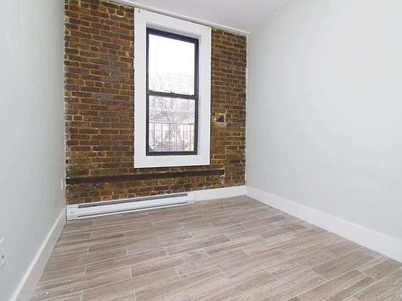 3rd image of 3138 34th St APT 2R