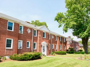 33 School St APT 101, Glastonbury, CT 06033