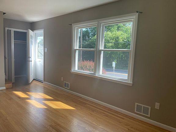 5th image of 5011 River Rd