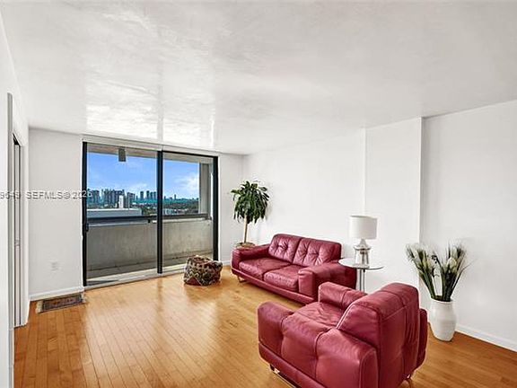 3rd image of 1775 Washington Ave #Penthouse 4