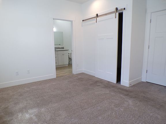 3rd image of 475 Huckleberry Ln