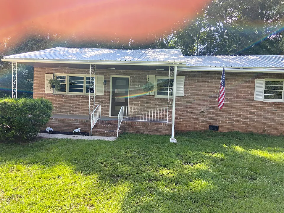 910 Perry Dr