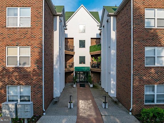 2nd image of 936 Bay Ridge Ave #201